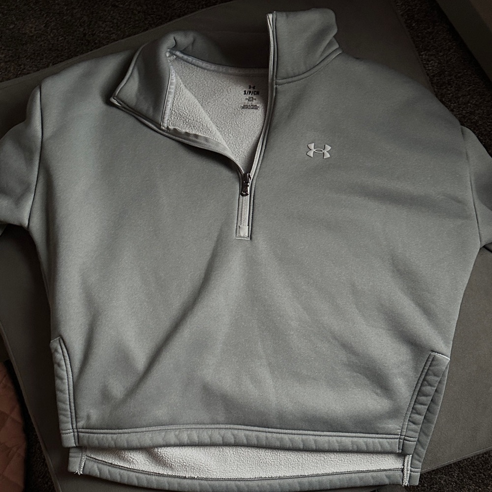 Under Armour Women’s Light Gray 1/4 Zip Performance Jacket - Loose fit